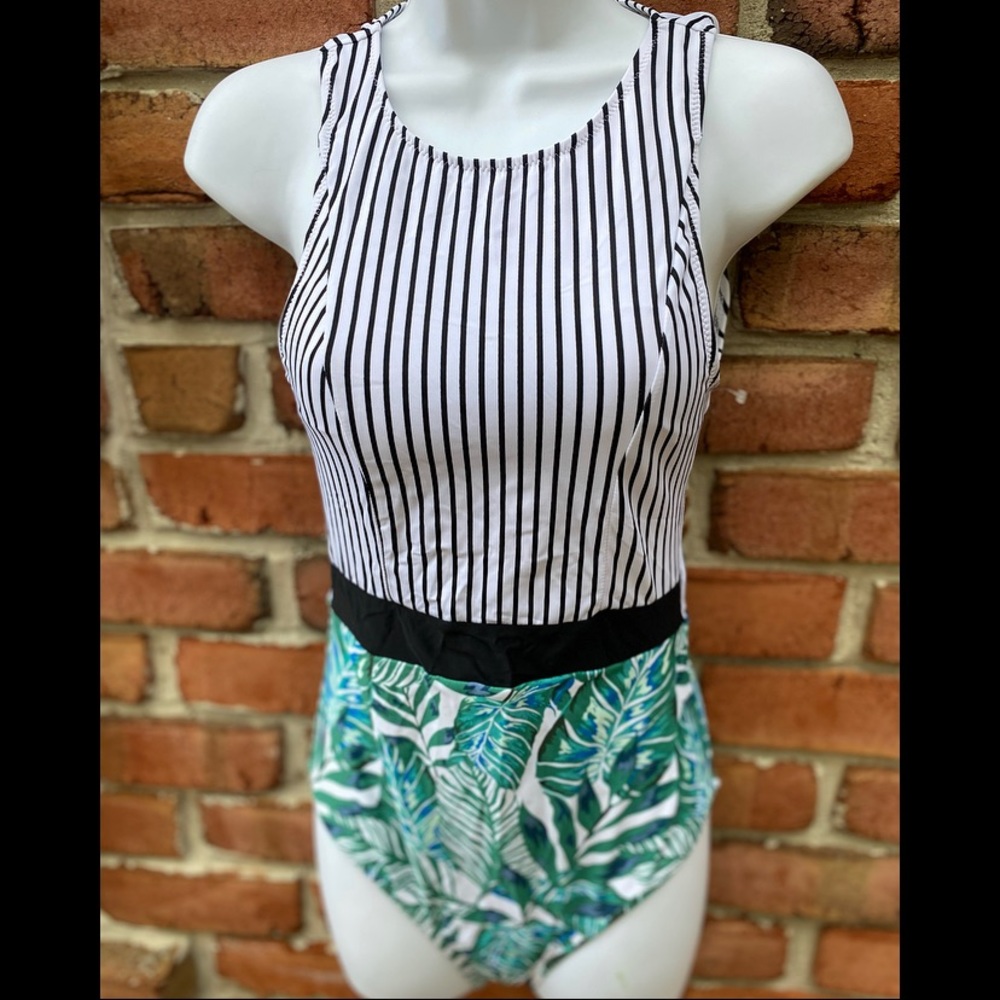 NWOT CUPSHE Striped Floral One Piece Swimsuit Sm